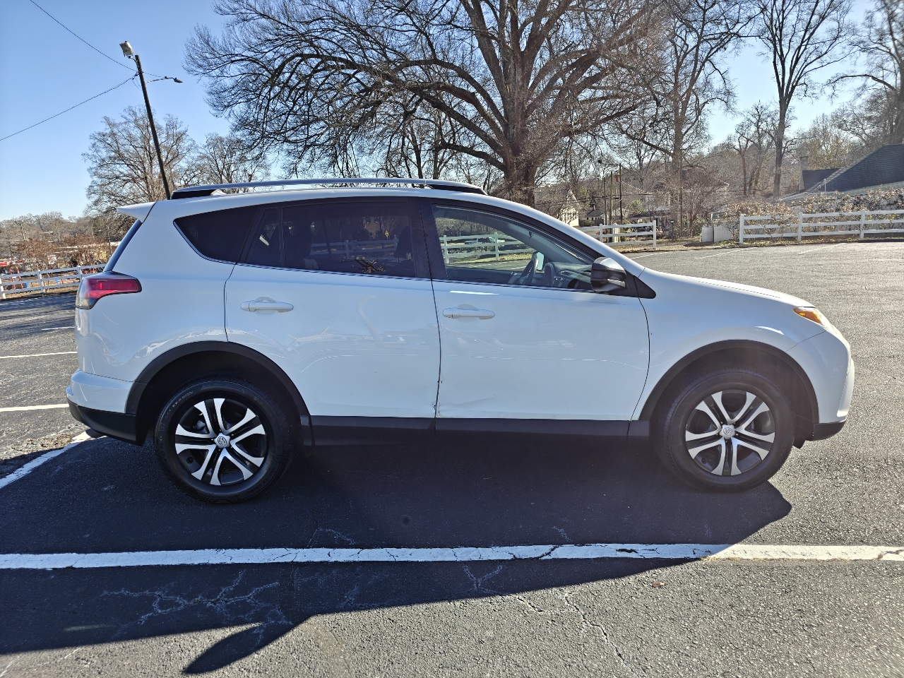 Toyota RAV4 LE FWD 2016