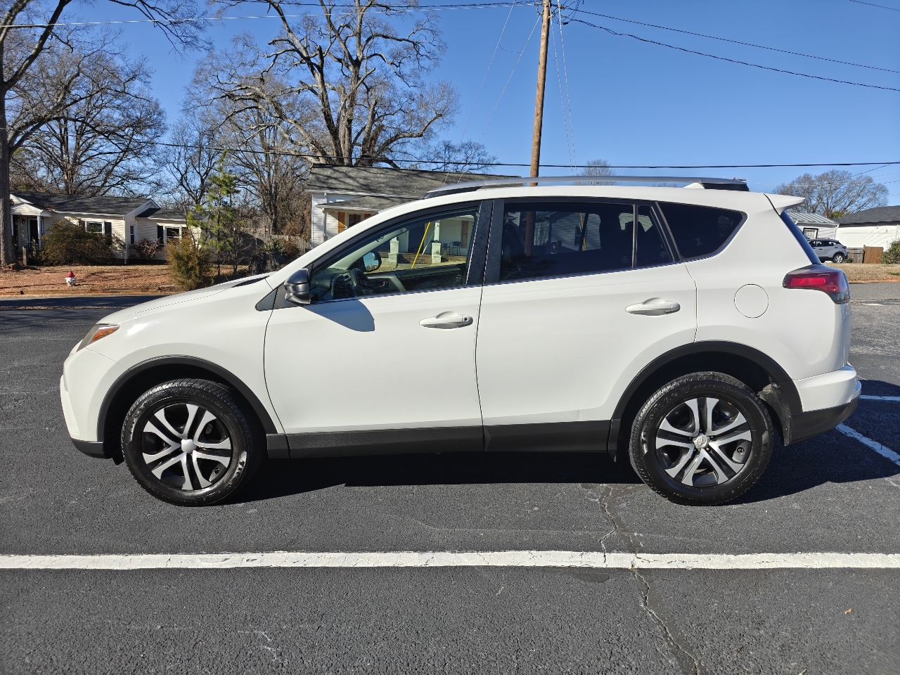 Toyota RAV4 LE FWD 2016