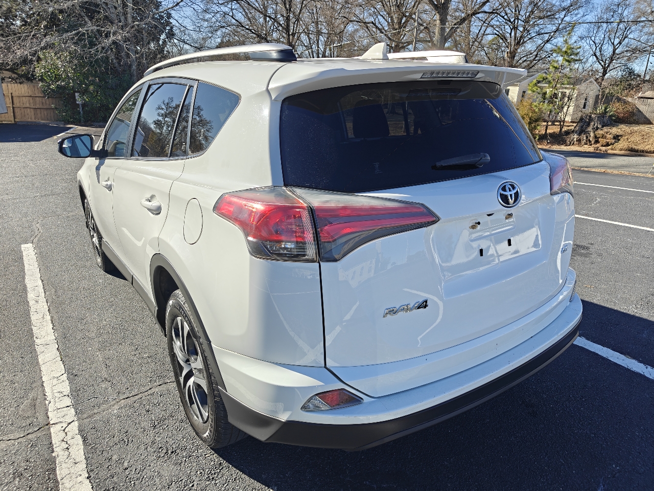 Toyota RAV4 LE FWD 2016