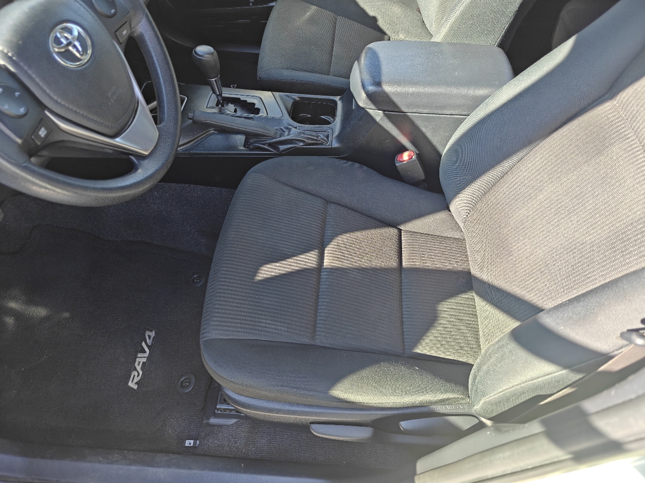 Toyota RAV4 LE FWD 2016