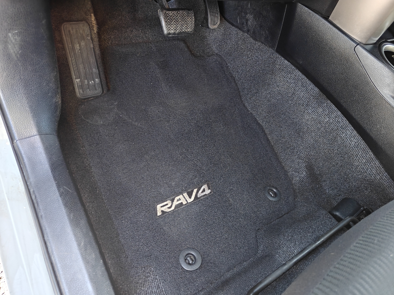 Toyota RAV4 LE FWD 2016