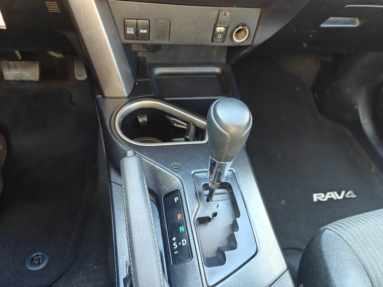 Toyota RAV4 LE FWD 2016