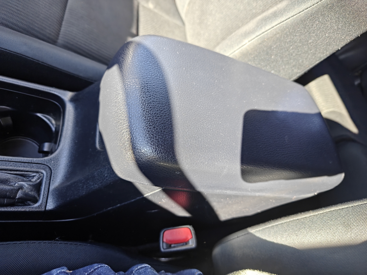 Toyota RAV4 LE FWD 2016