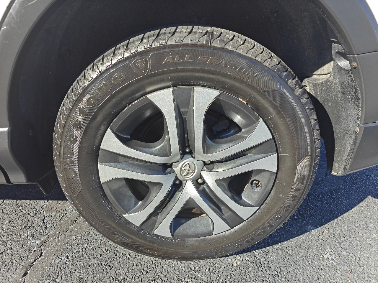 Toyota RAV4 LE FWD 2016