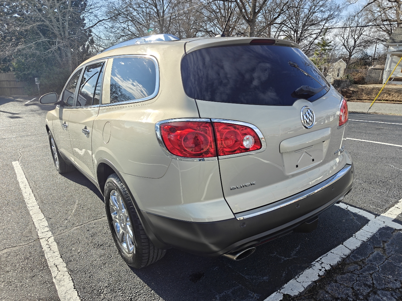 Buick Enclave CXL 4D SUV FWD 2010