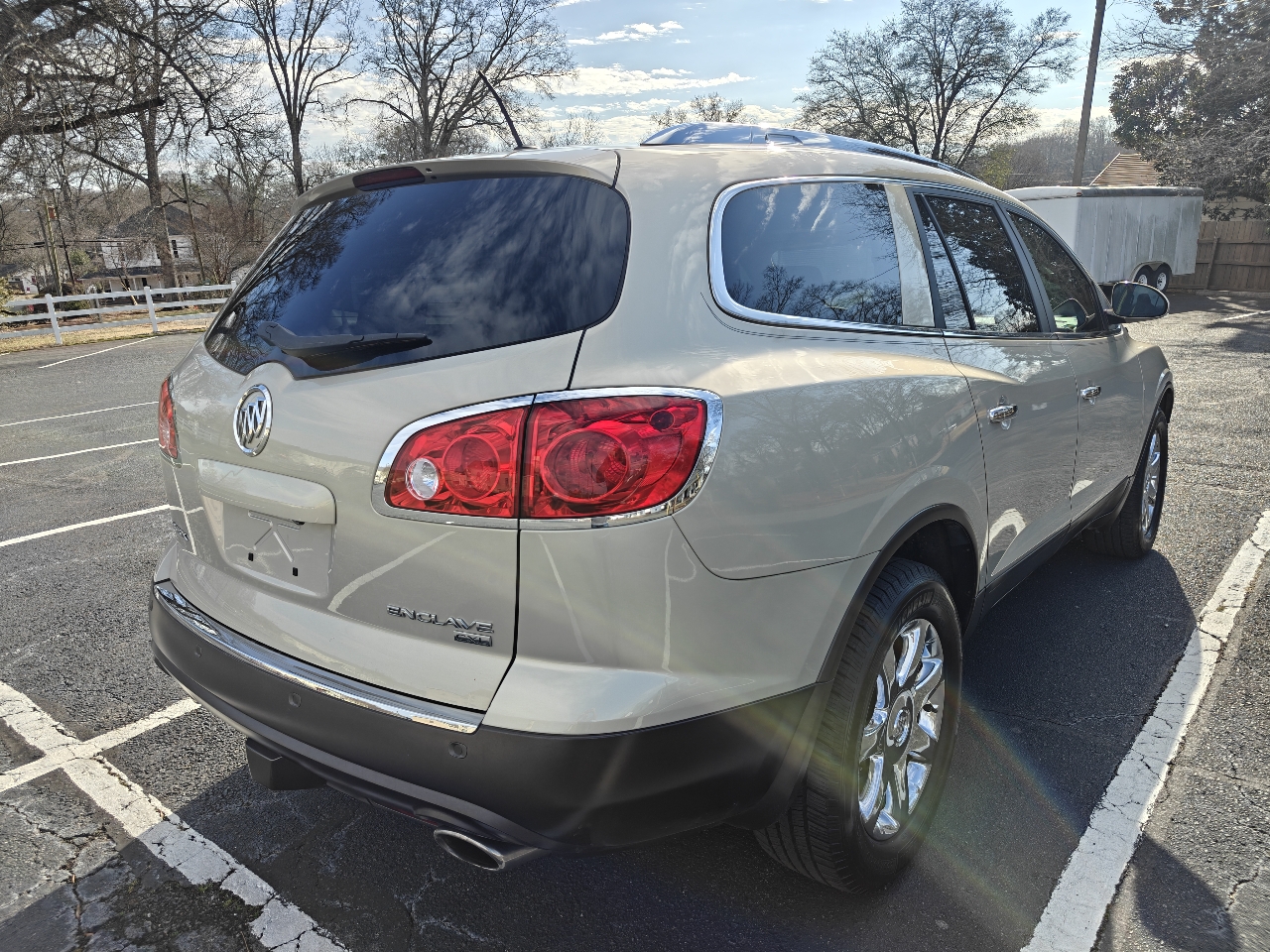 Buick Enclave CXL 4D SUV FWD 2010
