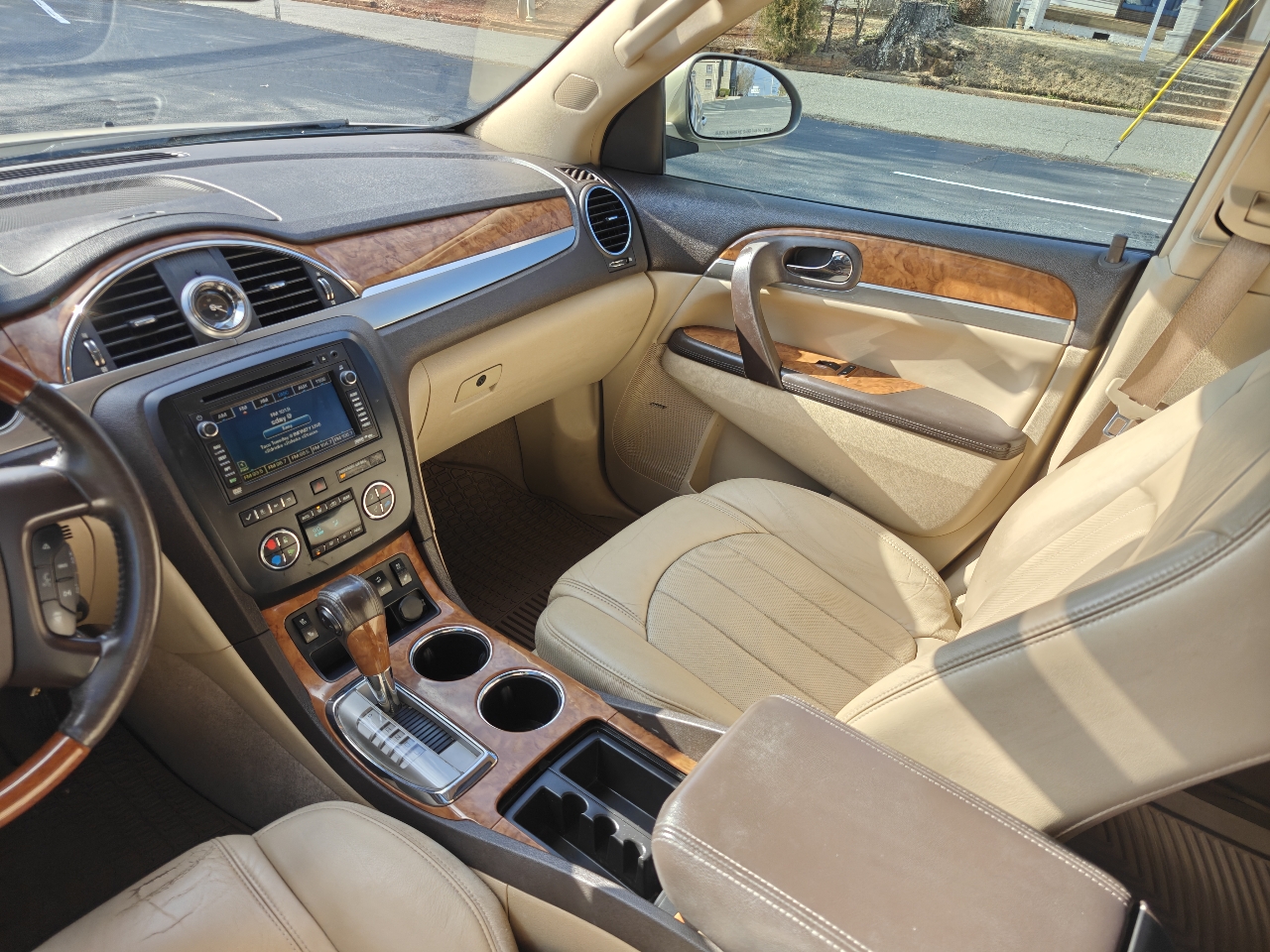 Buick Enclave CXL 4D SUV FWD 2010