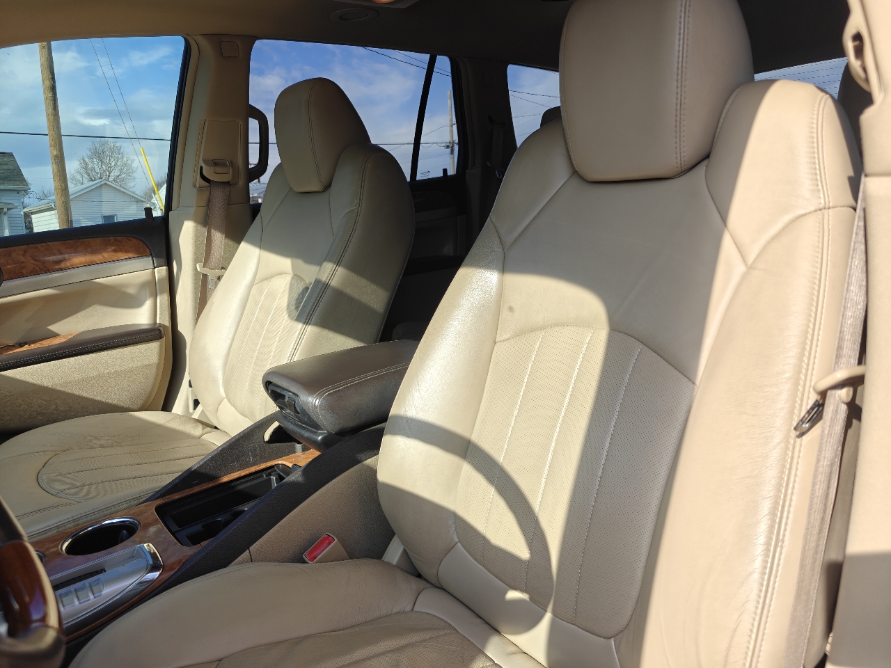 Buick Enclave CXL 4D SUV FWD 2010