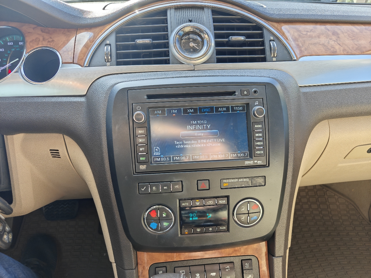 Buick Enclave CXL 4D SUV FWD 2010