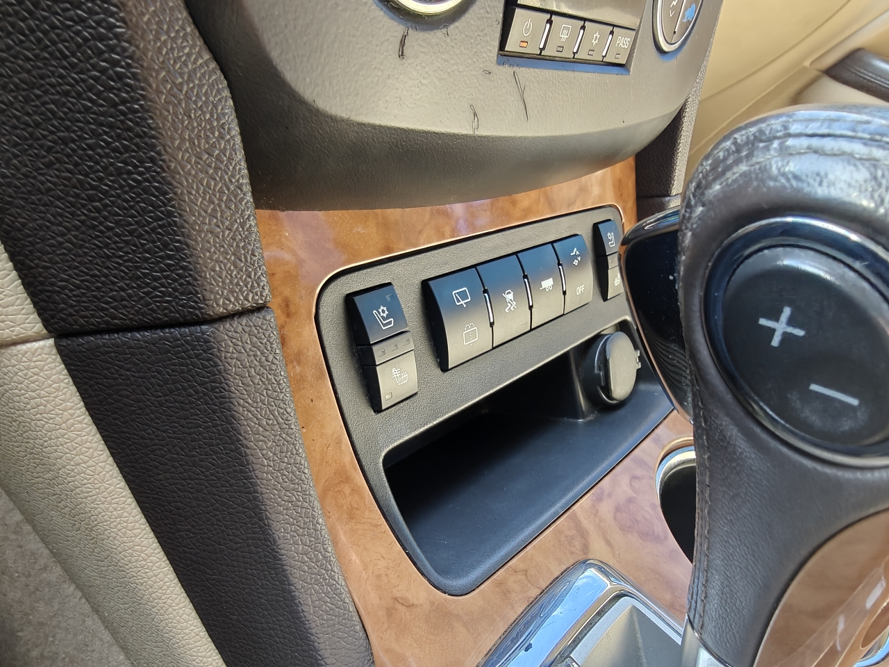 Buick Enclave CXL 4D SUV FWD 2010