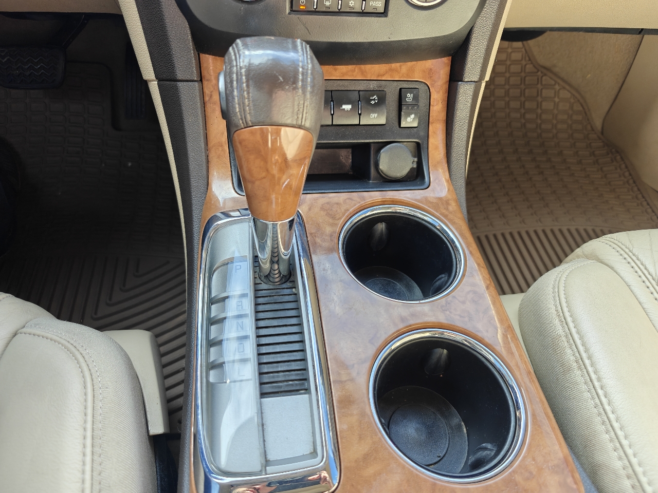 Buick Enclave CXL 4D SUV FWD 2010