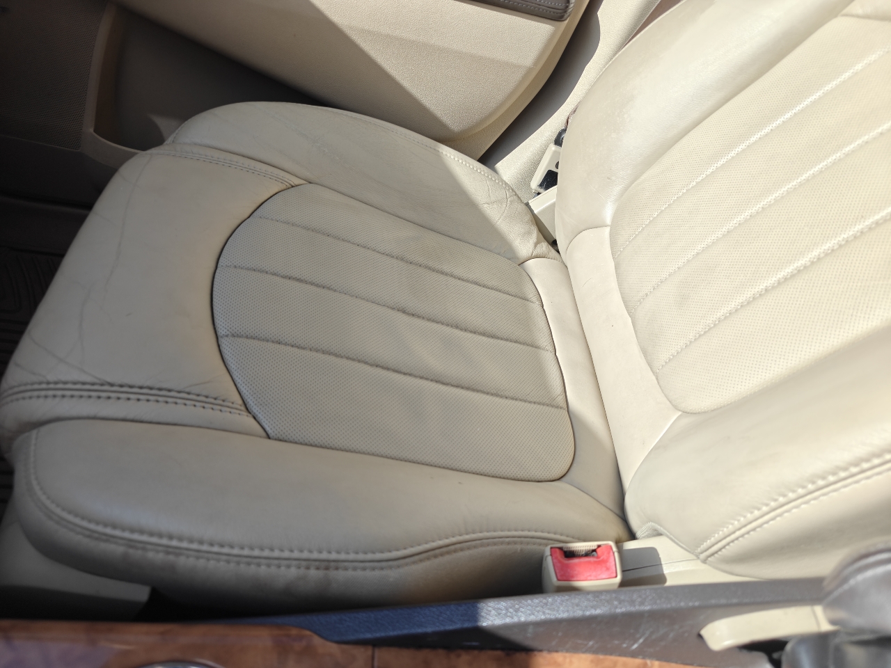 Buick Enclave CXL 4D SUV FWD 2010