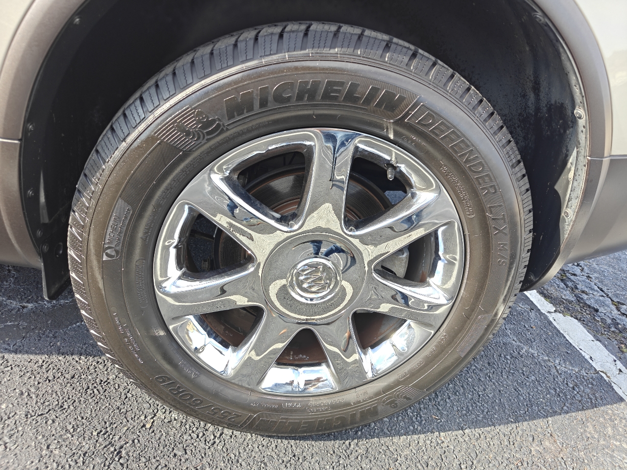 Buick Enclave CXL 4D SUV FWD 2010