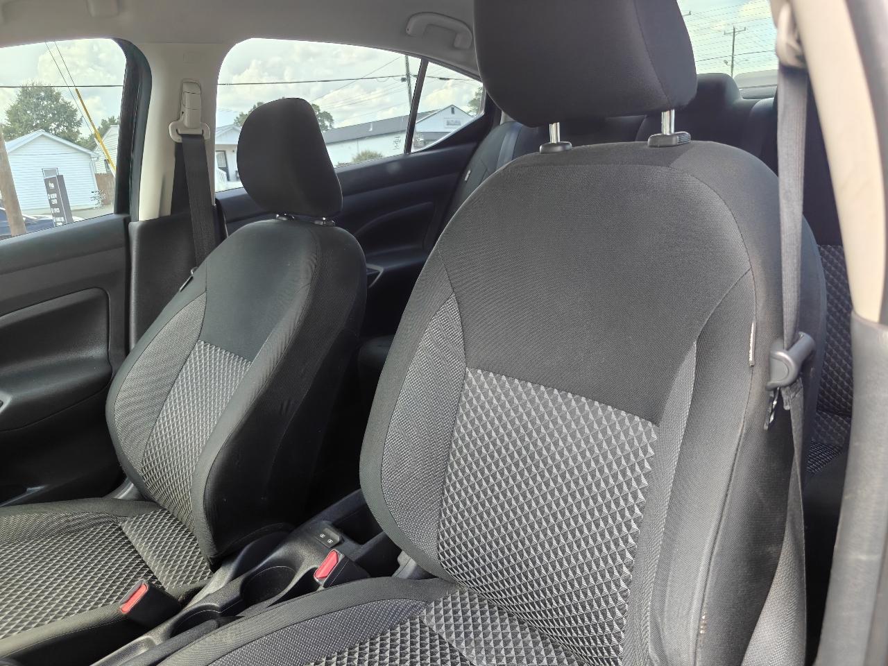 Nissan Versa S CVT 2020