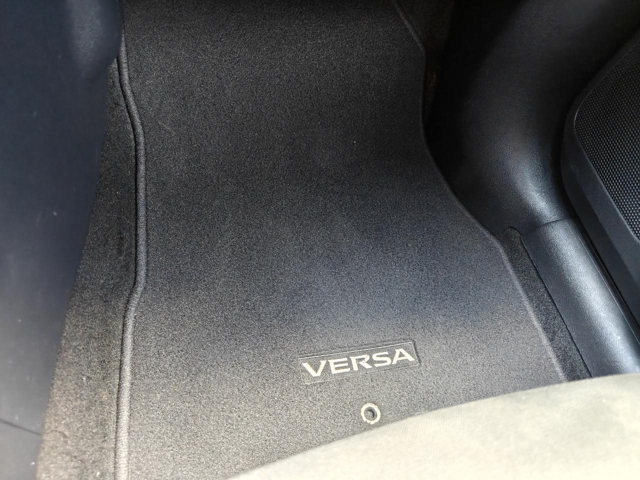 Nissan Versa S CVT 2020