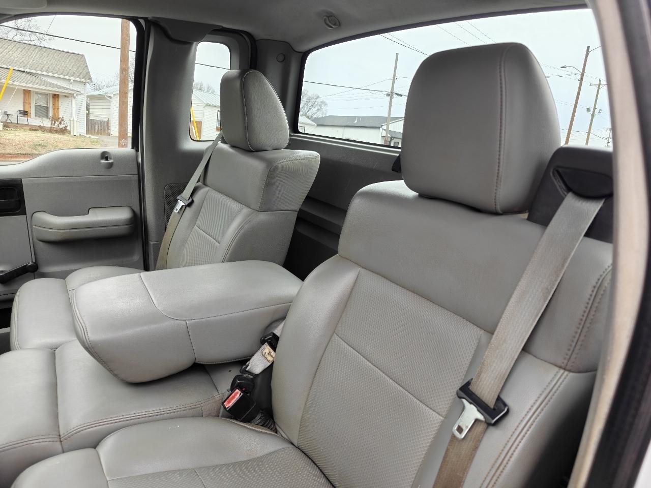 Ford F-150 2WD Reg Cab 126" XL 2008