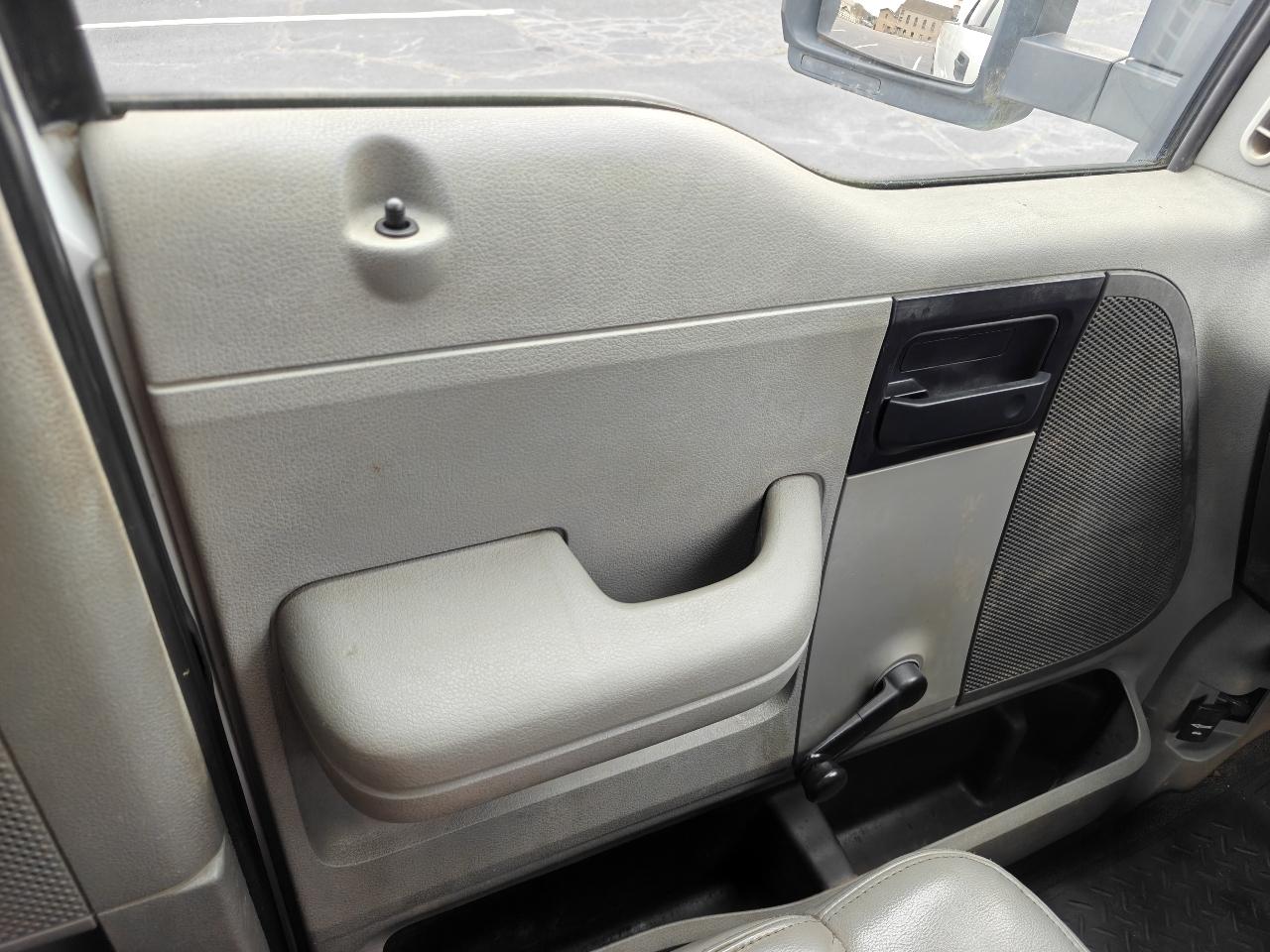 Ford F-150 2WD Reg Cab 126" XL 2008