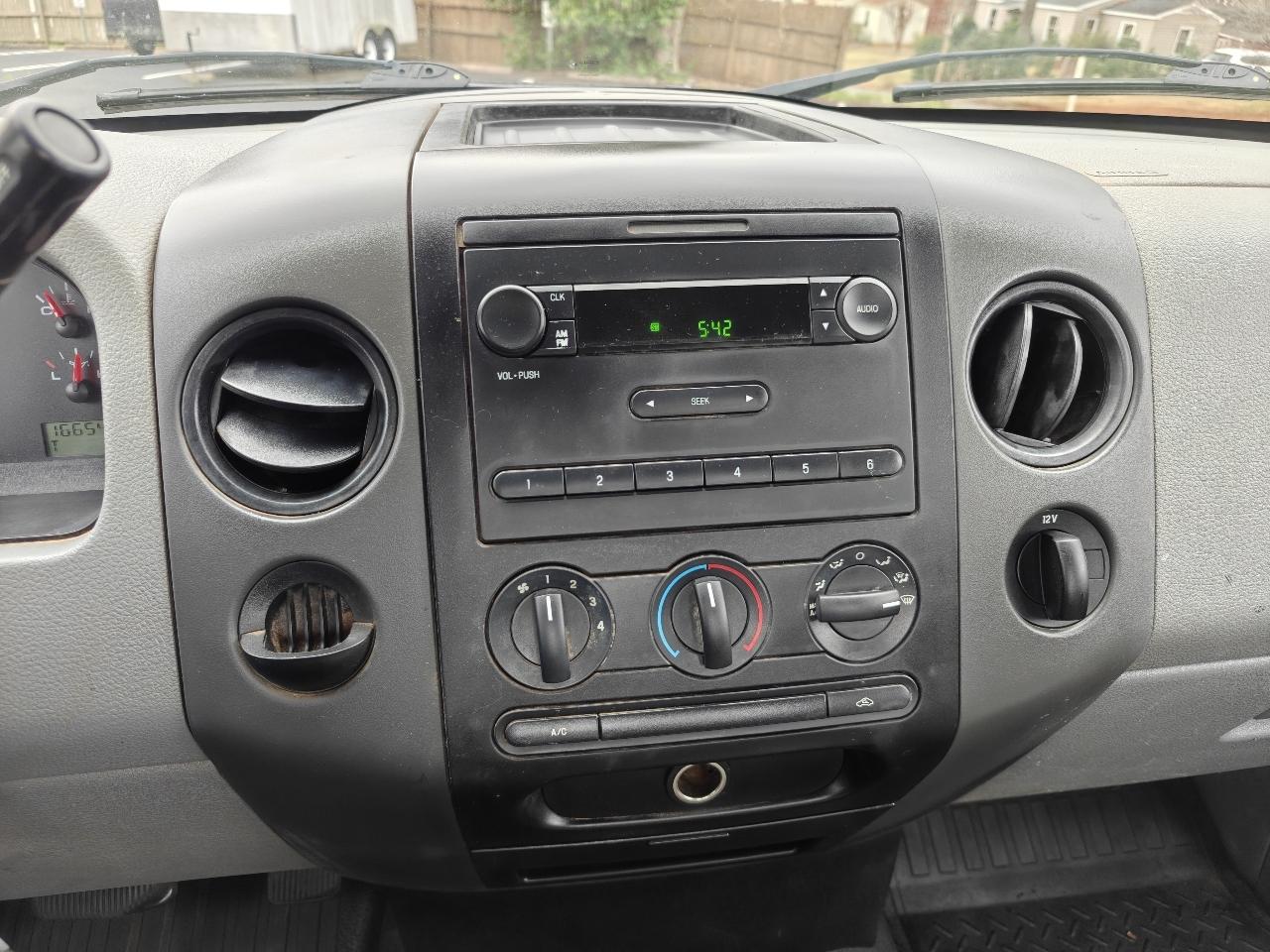 Ford F-150 2WD Reg Cab 126" XL 2008