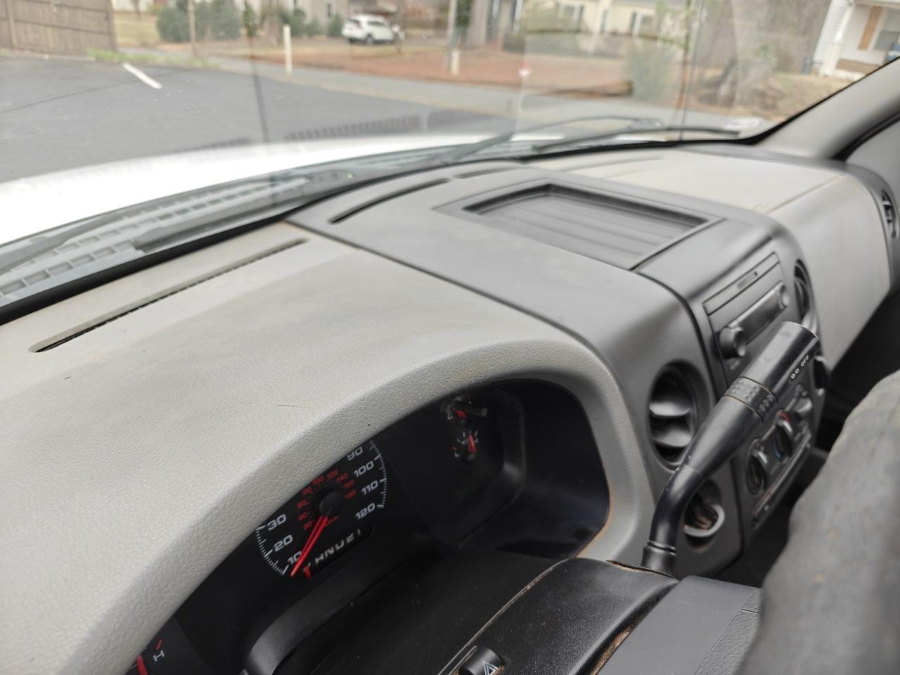 Ford F-150 2WD Reg Cab 126" XL 2008