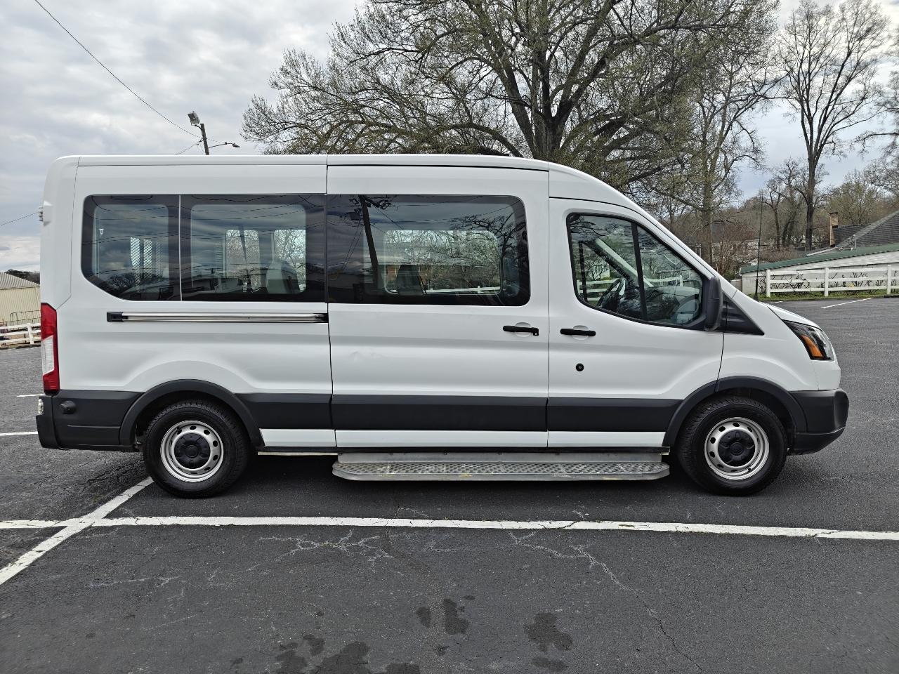 Ford Transit 350 Wagon Med. Roof XL w/Sliding Pass. 148-in. WB 2017