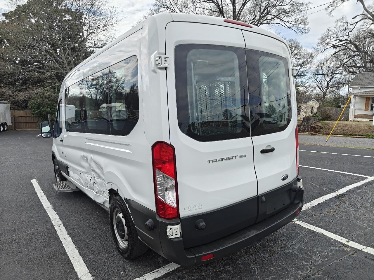 Ford Transit 350 Wagon Med. Roof XL w/Sliding Pass. 148-in. WB 2017
