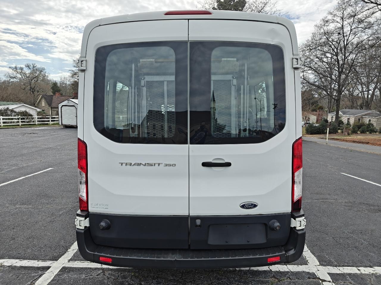 Ford Transit 350 Wagon Med. Roof XL w/Sliding Pass. 148-in. WB 2017