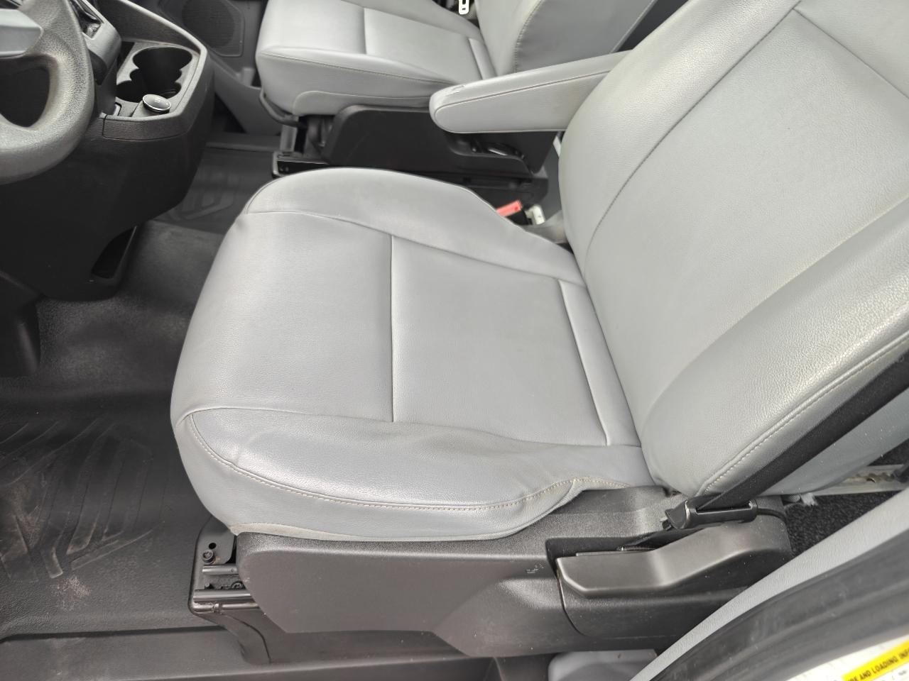 Ford Transit 350 Wagon Med. Roof XL w/Sliding Pass. 148-in. WB 2017