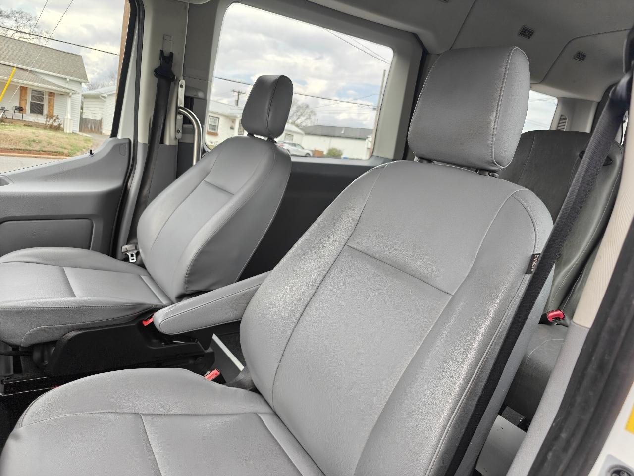 Ford Transit 350 Wagon Med. Roof XL w/Sliding Pass. 148-in. WB 2017