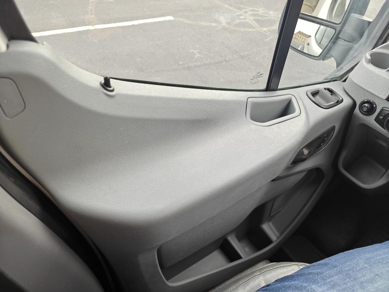 Ford Transit 350 Wagon Med. Roof XL w/Sliding Pass. 148-in. WB 2017