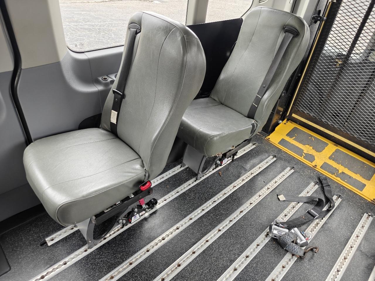 Ford Transit 350 Wagon Med. Roof XL w/Sliding Pass. 148-in. WB 2017