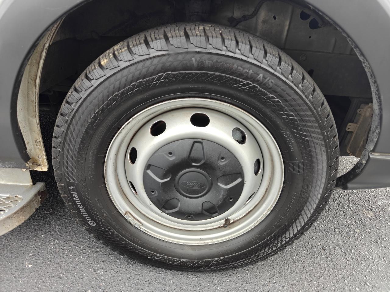 Ford Transit 350 Wagon Med. Roof XL w/Sliding Pass. 148-in. WB 2017