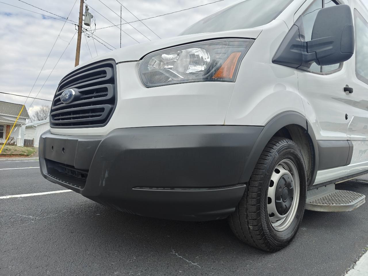 Ford Transit 350 Wagon Med. Roof XL w/Sliding Pass. 148-in. WB 2017