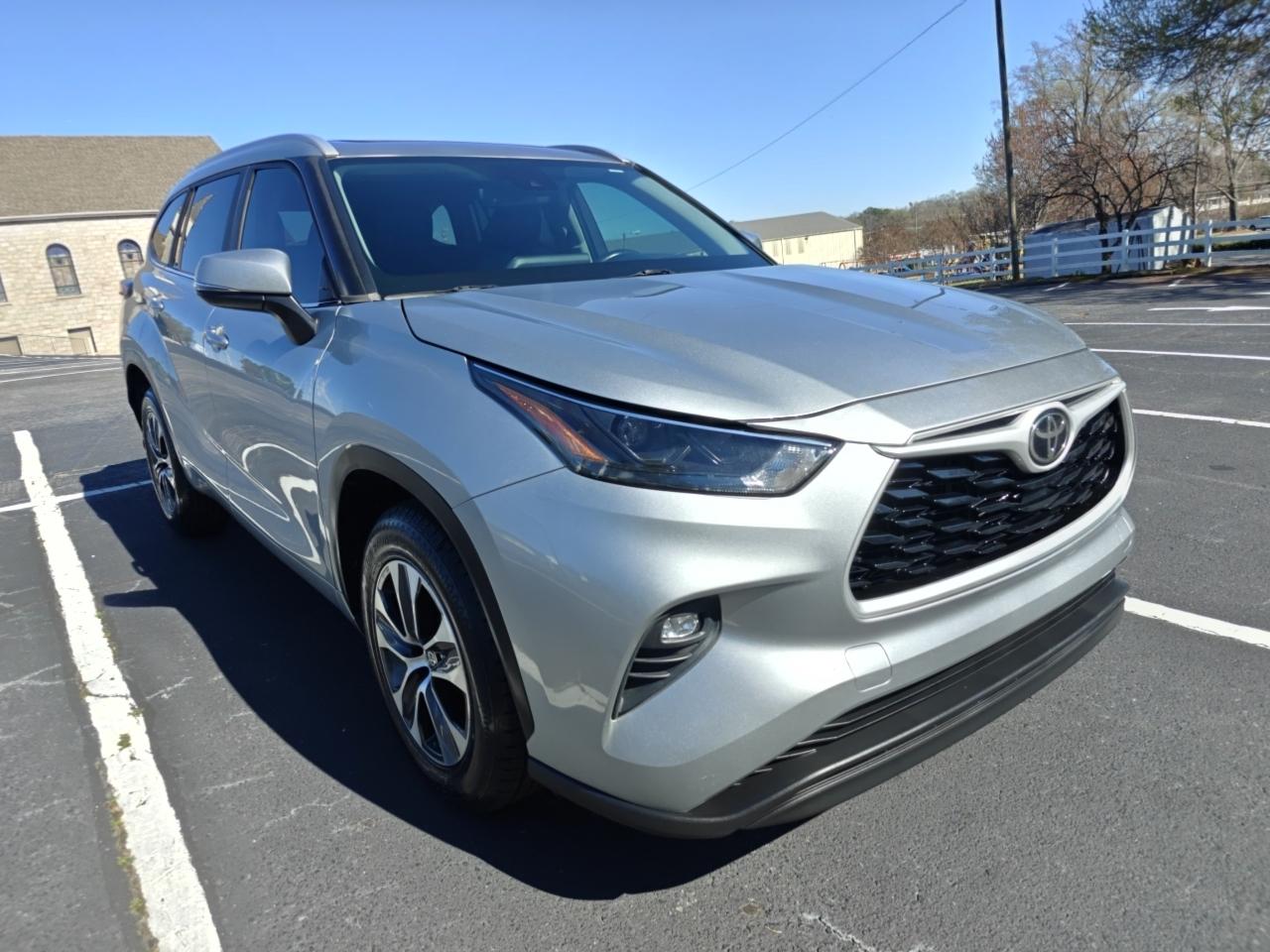 Toyota Highlander XLE 2WD 2023