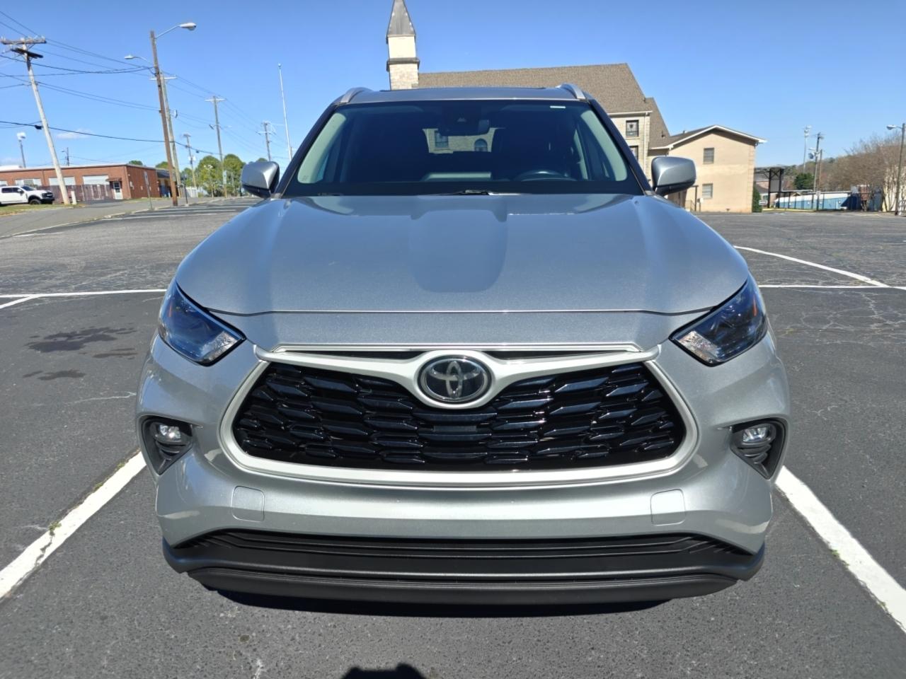 Toyota Highlander XLE 2WD 2023