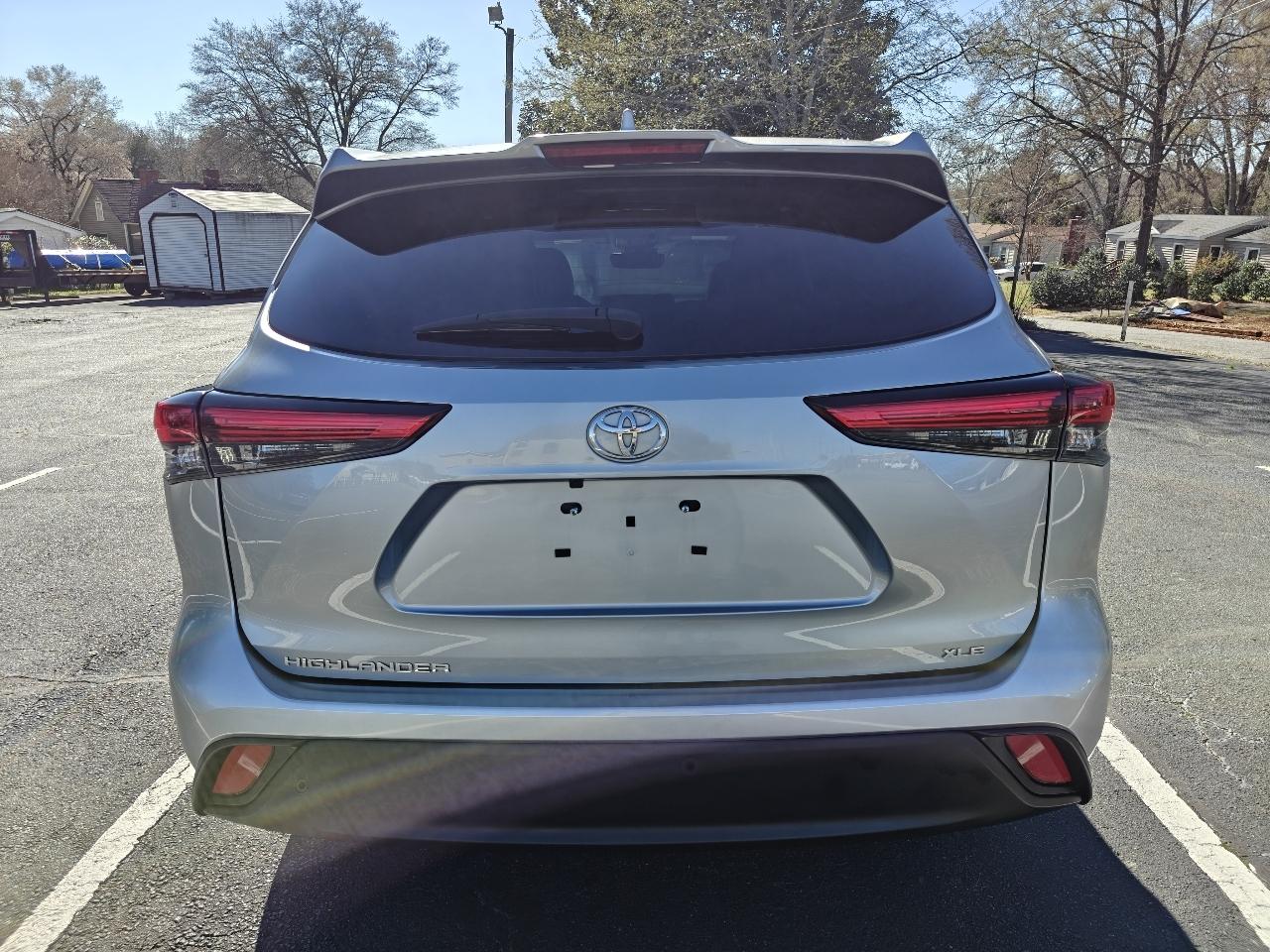 Toyota Highlander XLE 2WD 2023