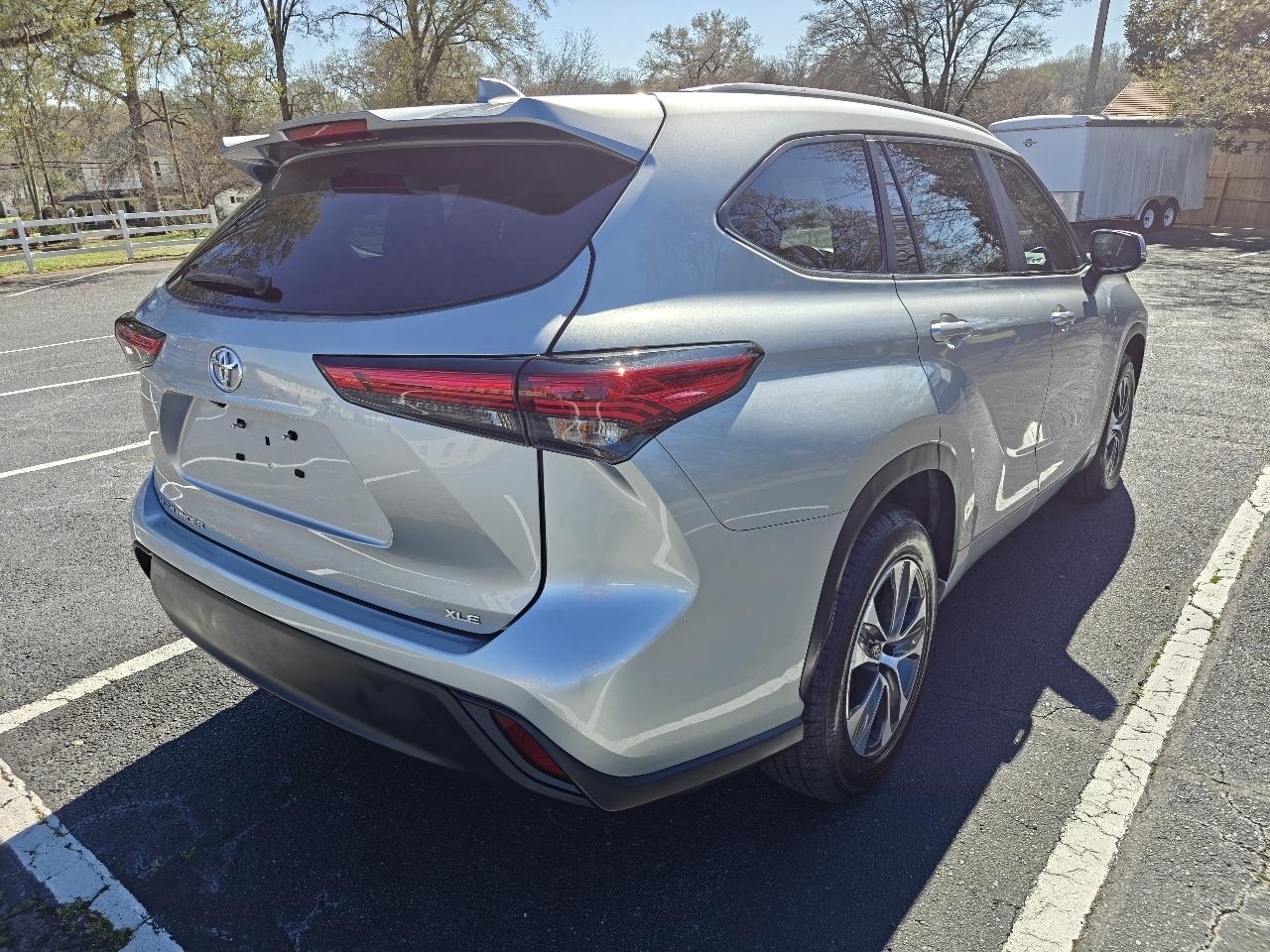 Toyota Highlander XLE 2WD 2023