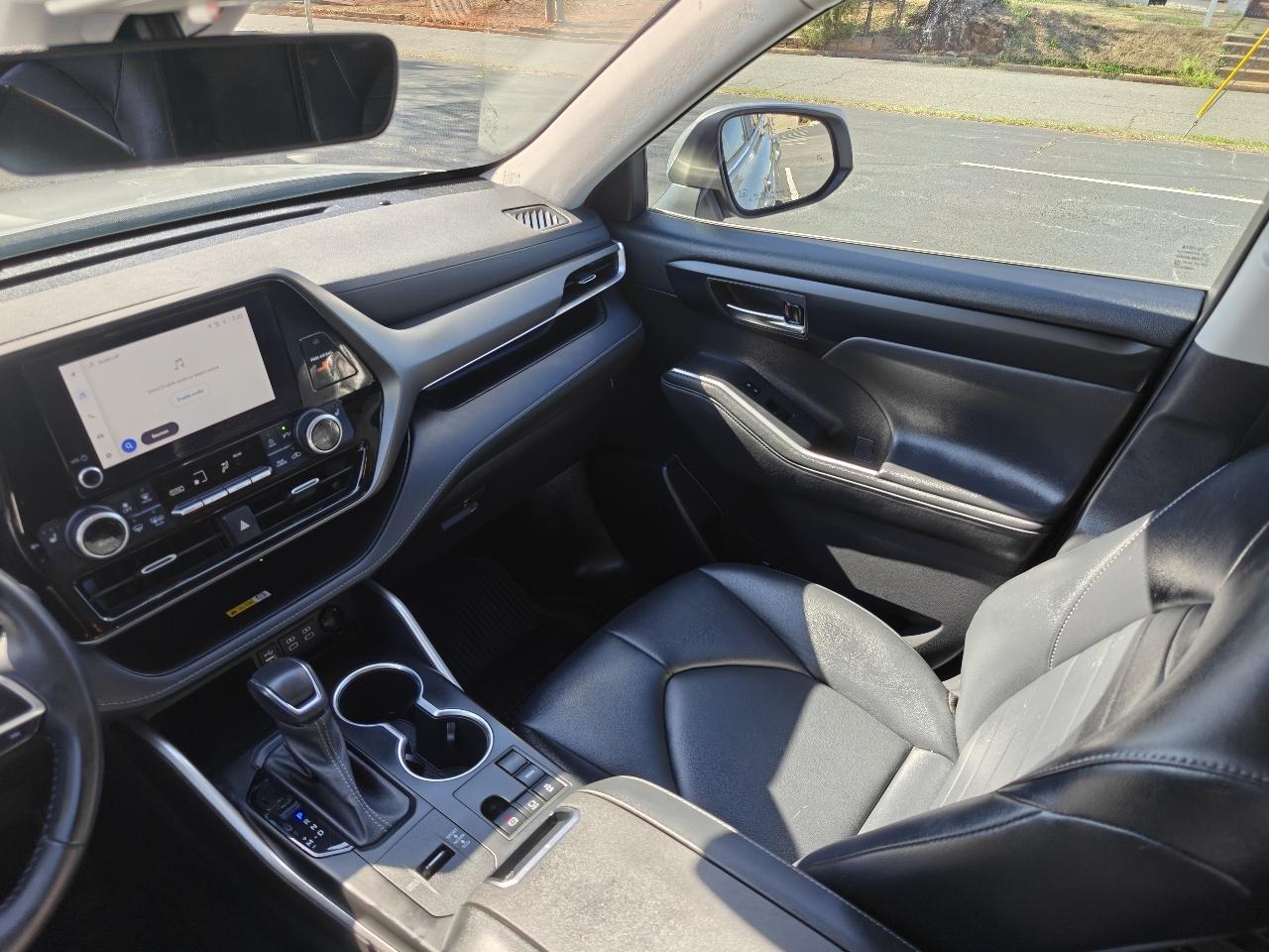 Toyota Highlander XLE 2WD 2023