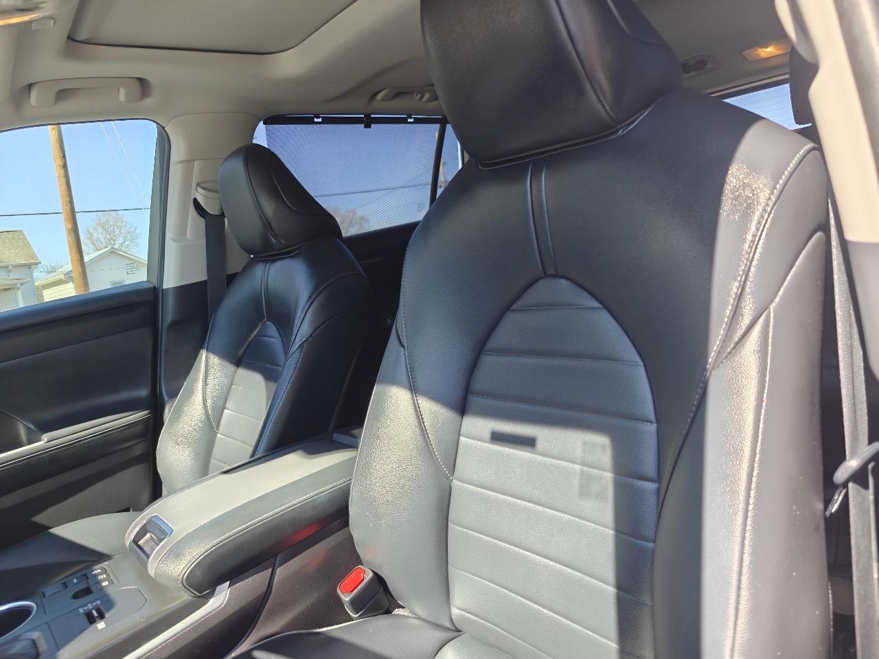 Toyota Highlander XLE 2WD 2023