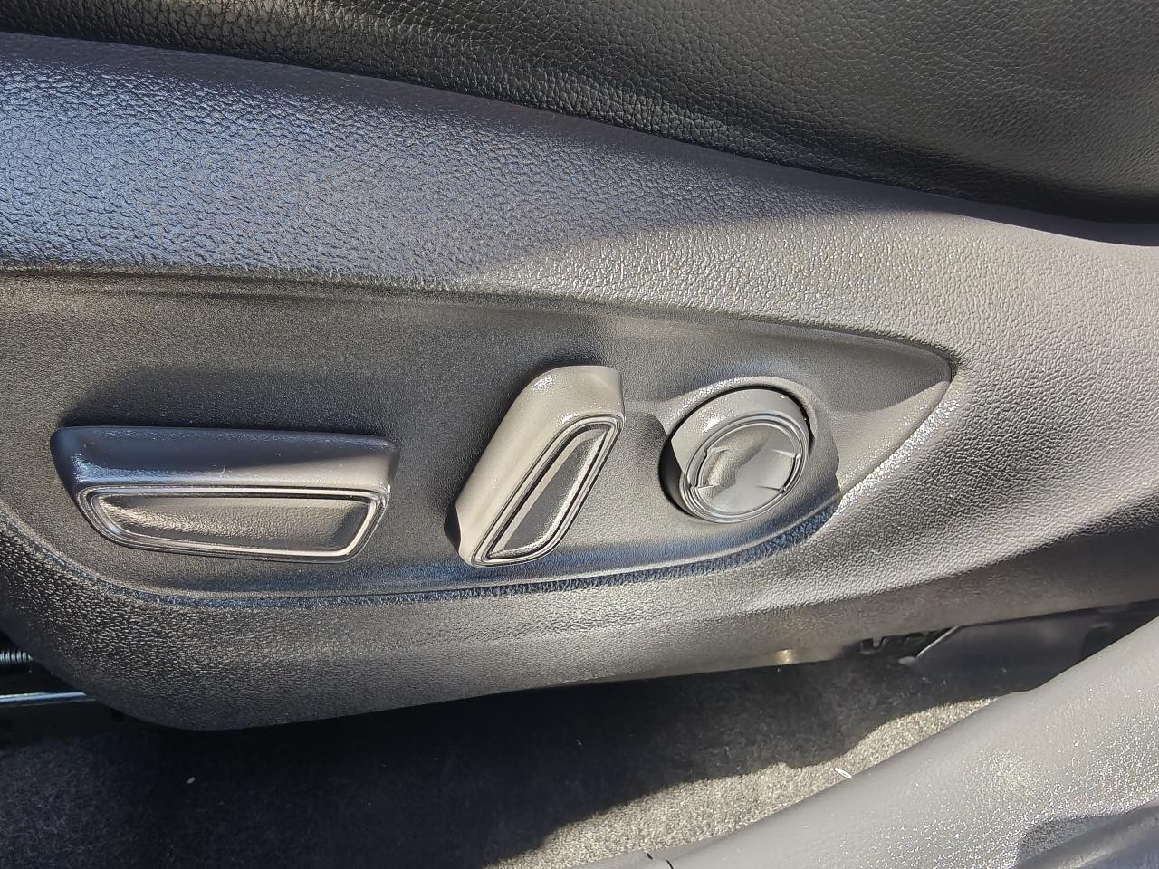 Toyota Highlander XLE 2WD 2023