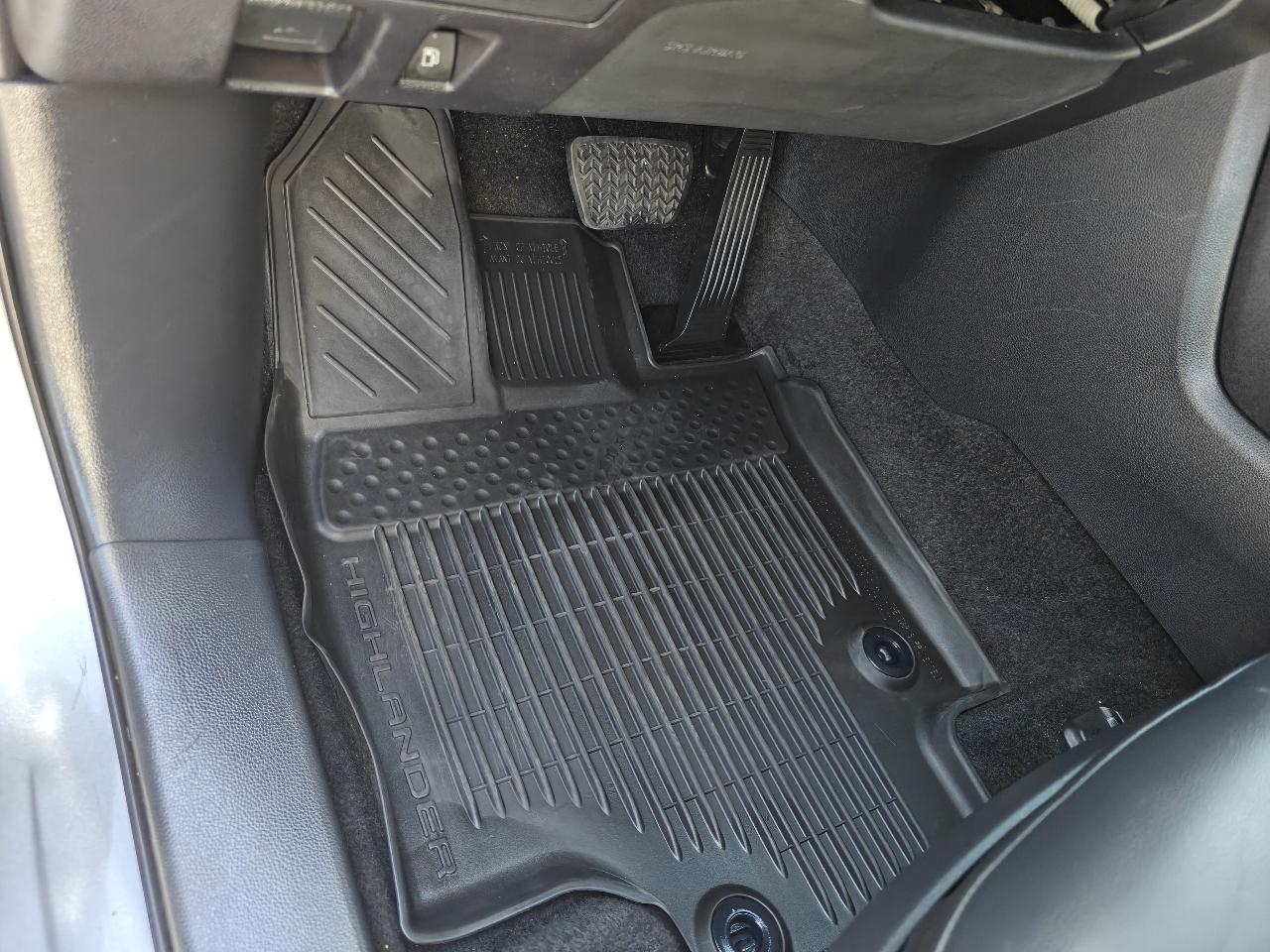 Toyota Highlander XLE 2WD 2023