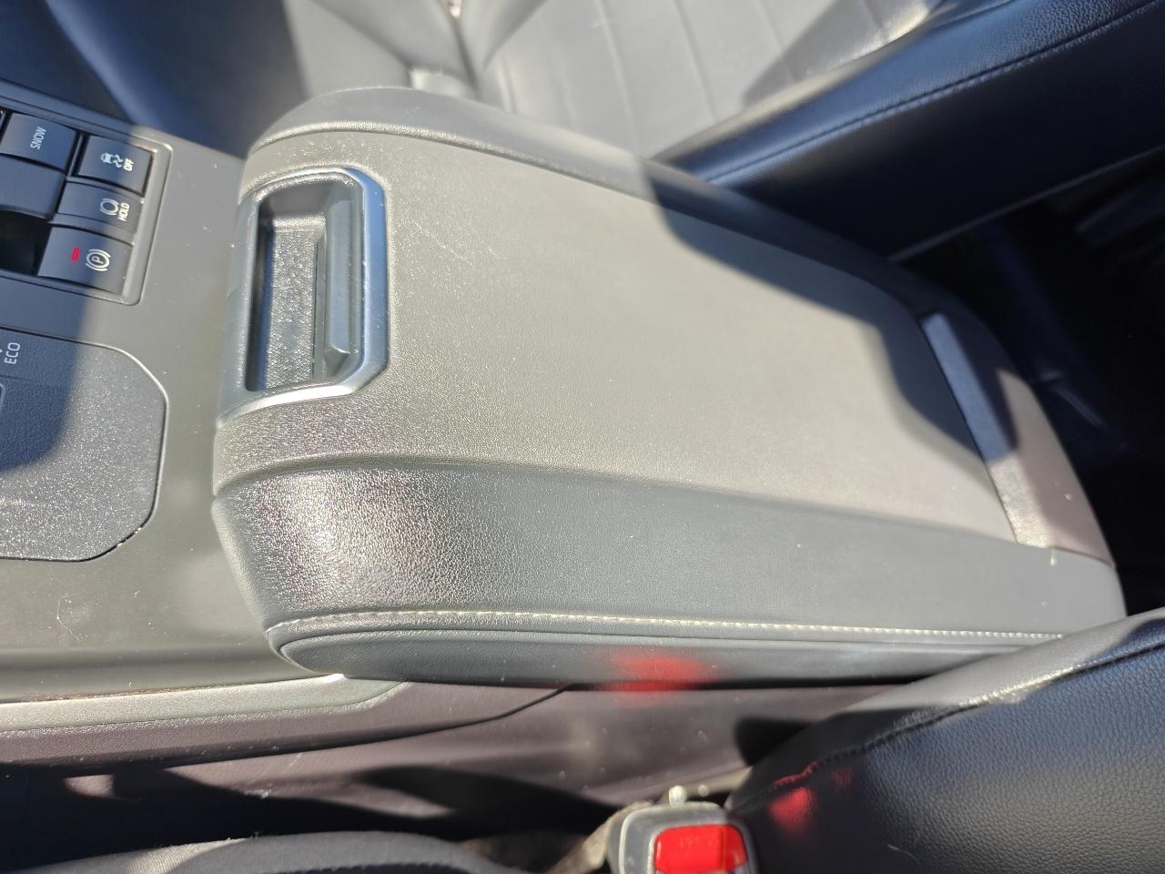 Toyota Highlander XLE 2WD 2023