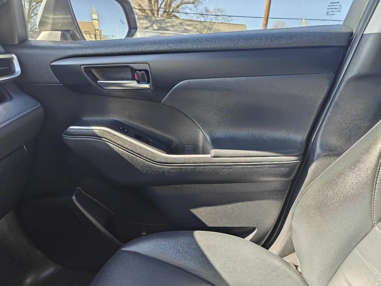 Toyota Highlander XLE 2WD 2023