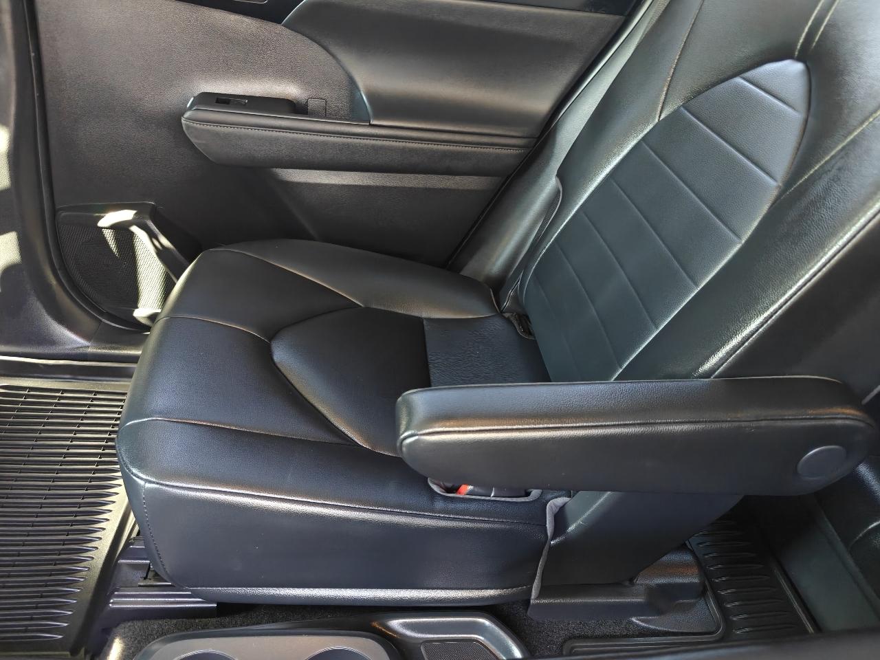 Toyota Highlander XLE 2WD 2023