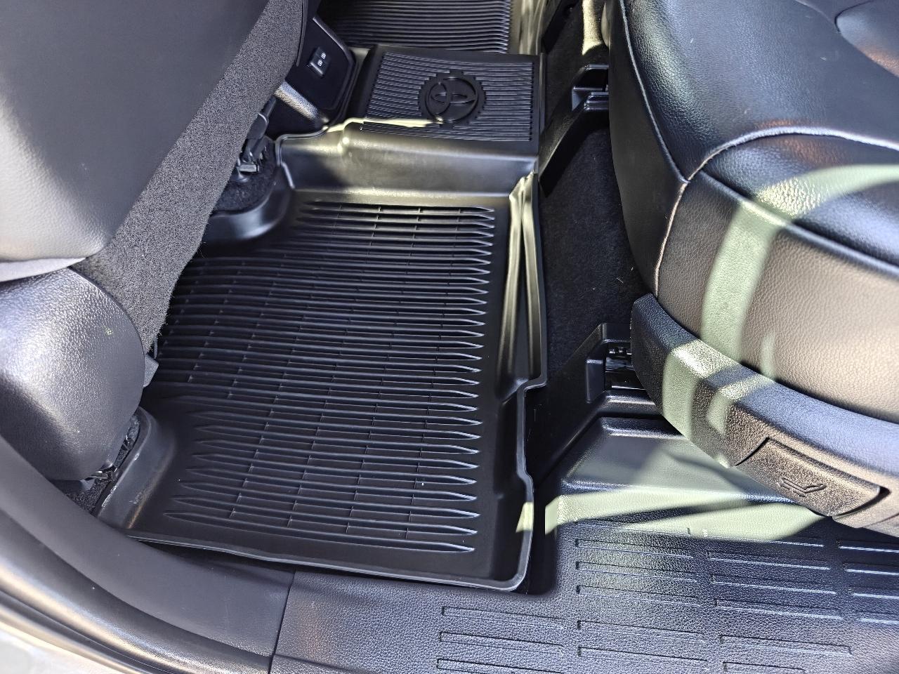 Toyota Highlander XLE 2WD 2023