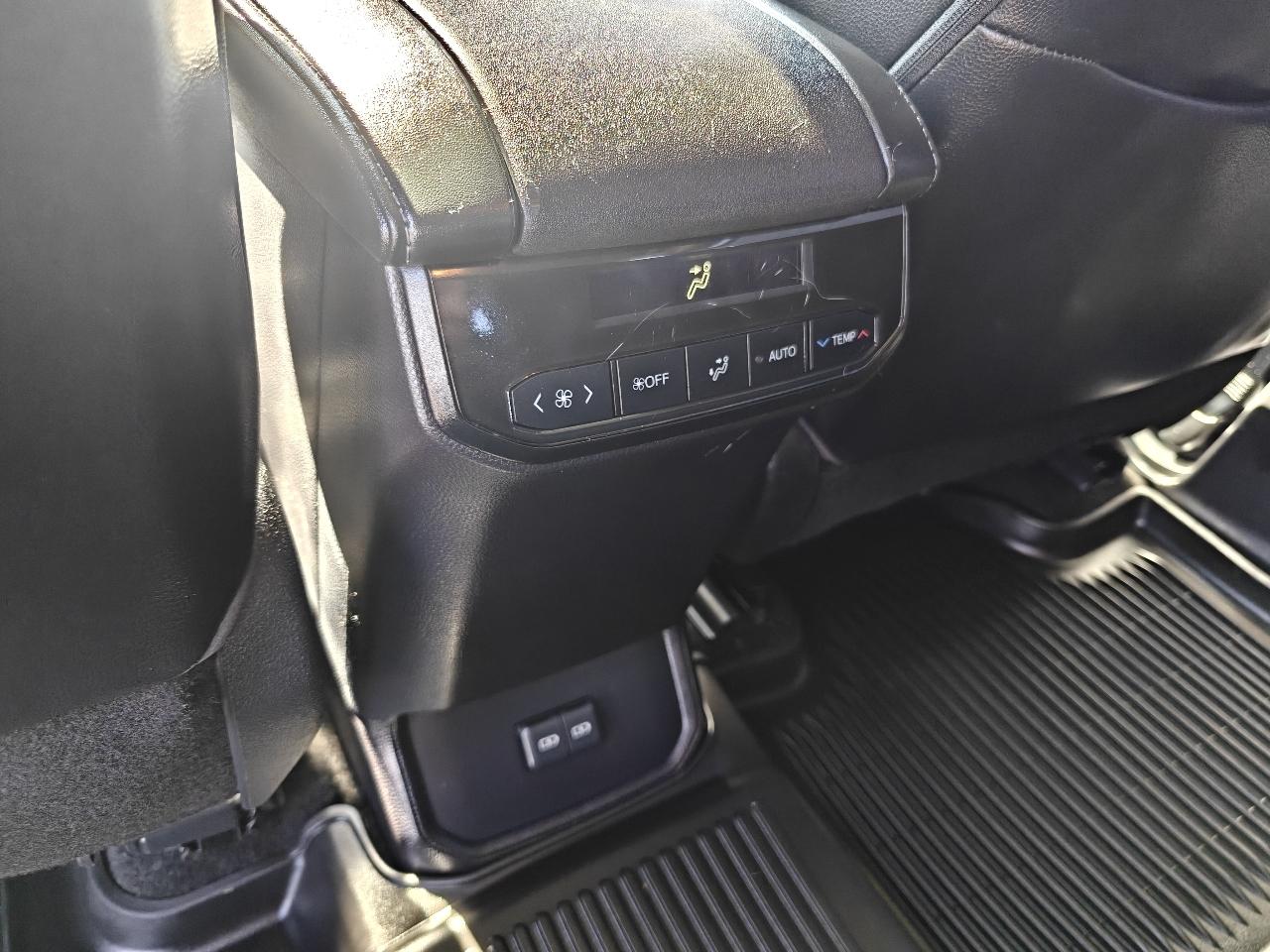 Toyota Highlander XLE 2WD 2023