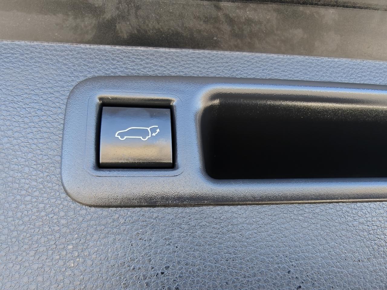 Toyota Highlander XLE 2WD 2023