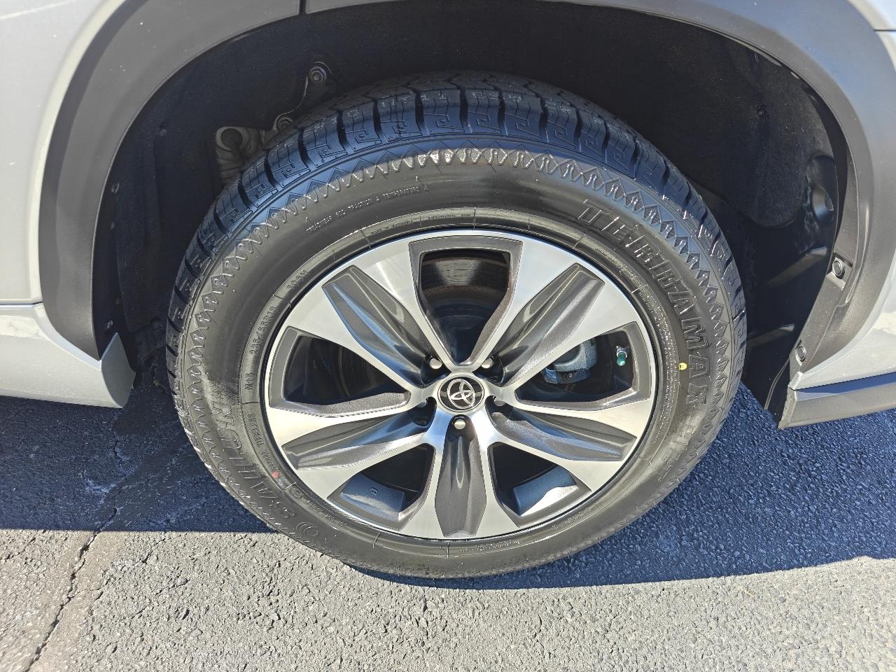 Toyota Highlander XLE 2WD 2023