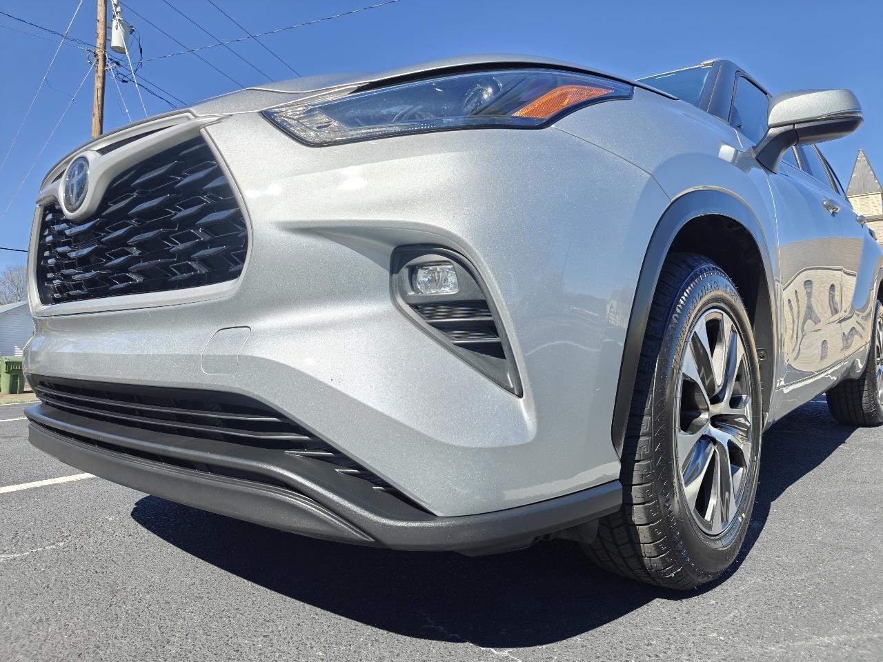 Toyota Highlander XLE 2WD 2023