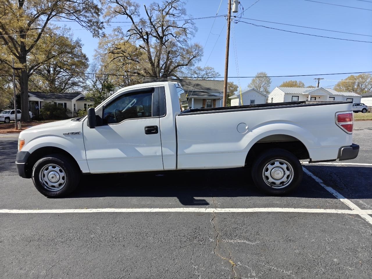 Ford F-150 2WD Reg Cab 126" XL 2014
