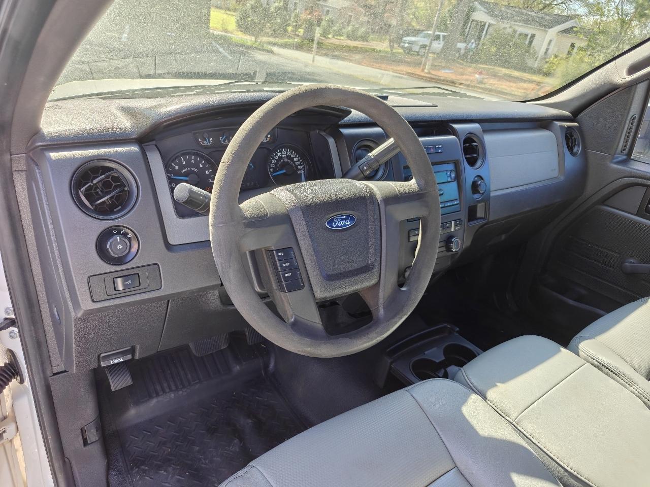 Ford F-150 2WD Reg Cab 126" XL 2014